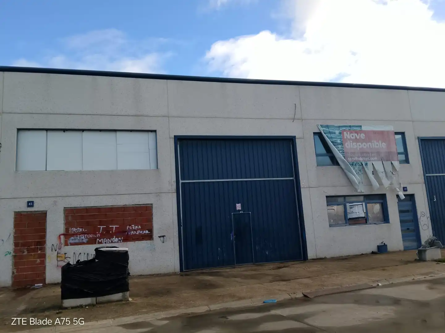Vista exterior de Nave industrial en venta en El Viso de San Juan