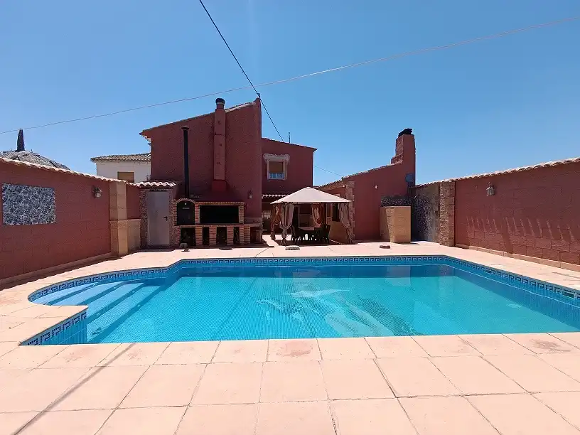 House with pool for sale in Tobarra