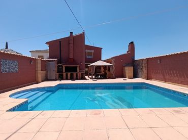 Casa amb piscina en venda a Tobarra