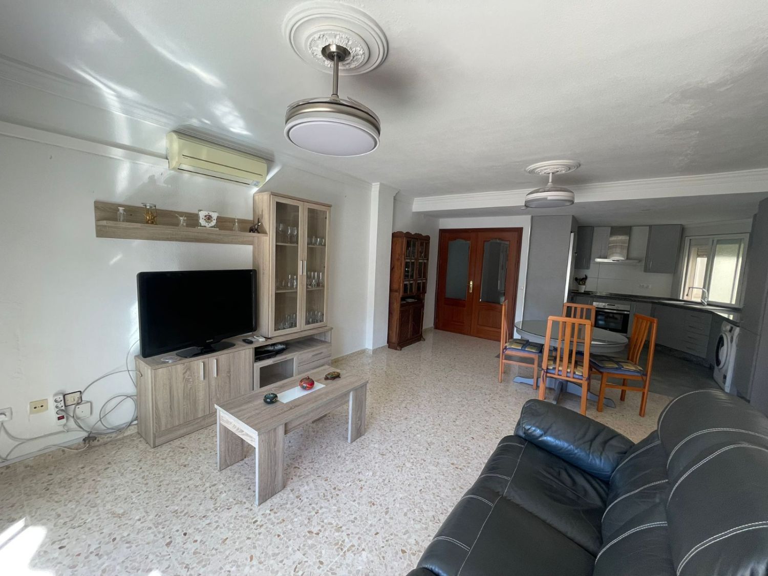 Living room of Flat for sale in Vélez-Málaga  with Air Conditioner, Heating and Terrace