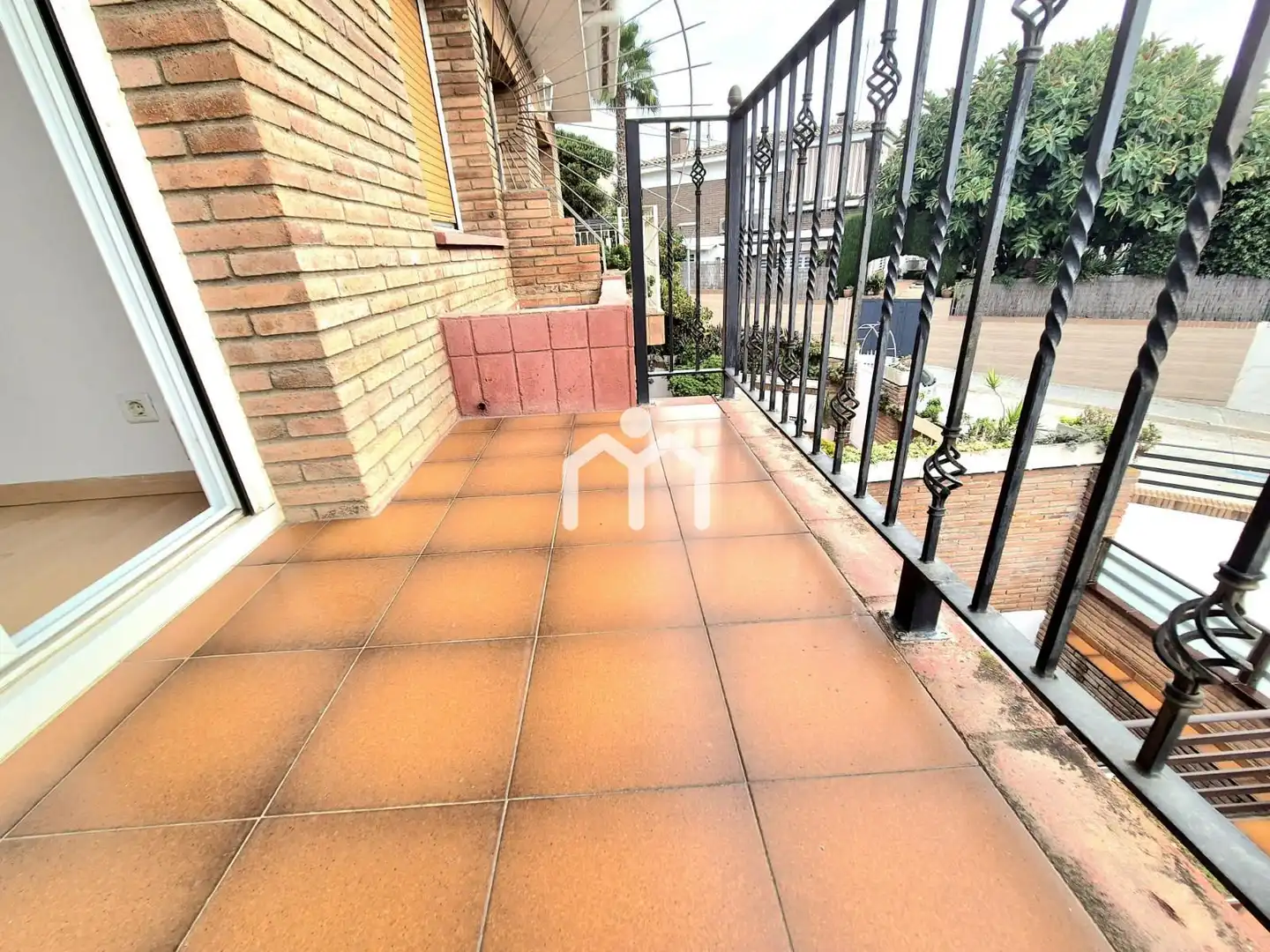 Vista exterior de Casa adosada en venta en Premià de Dalt con Calefacción, Parquet y Terraza