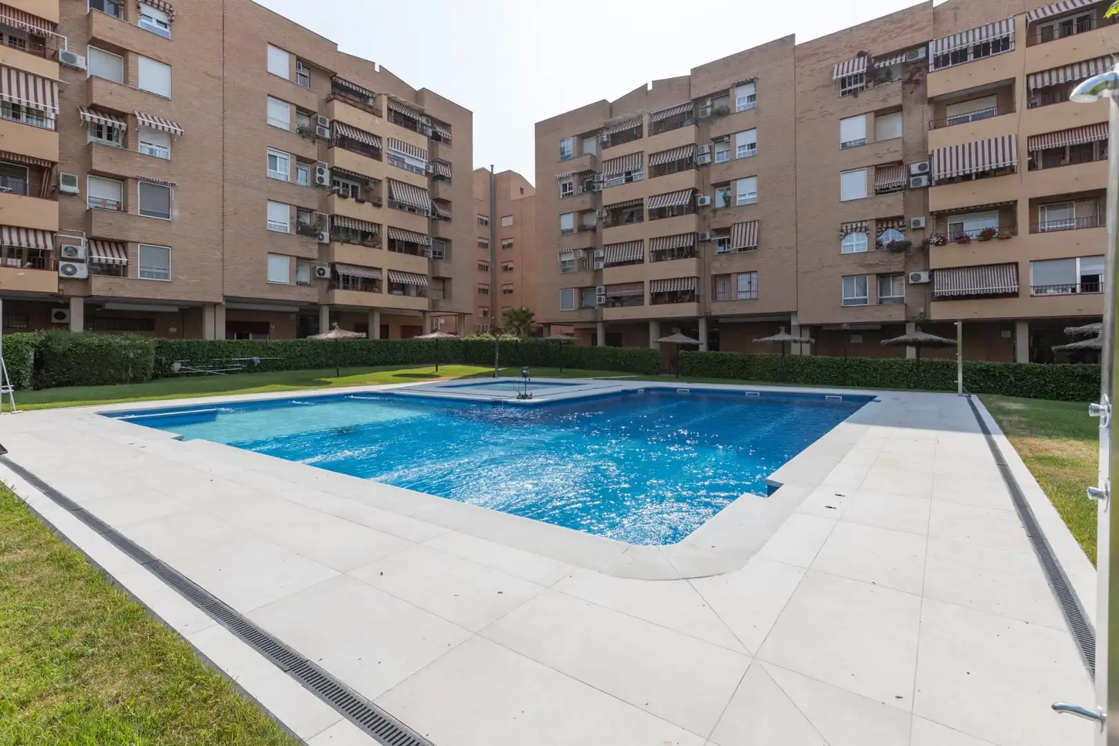 Piscina de Pis en venda en Granada amb Aire condicionat, Balcó i Piscina comunitària