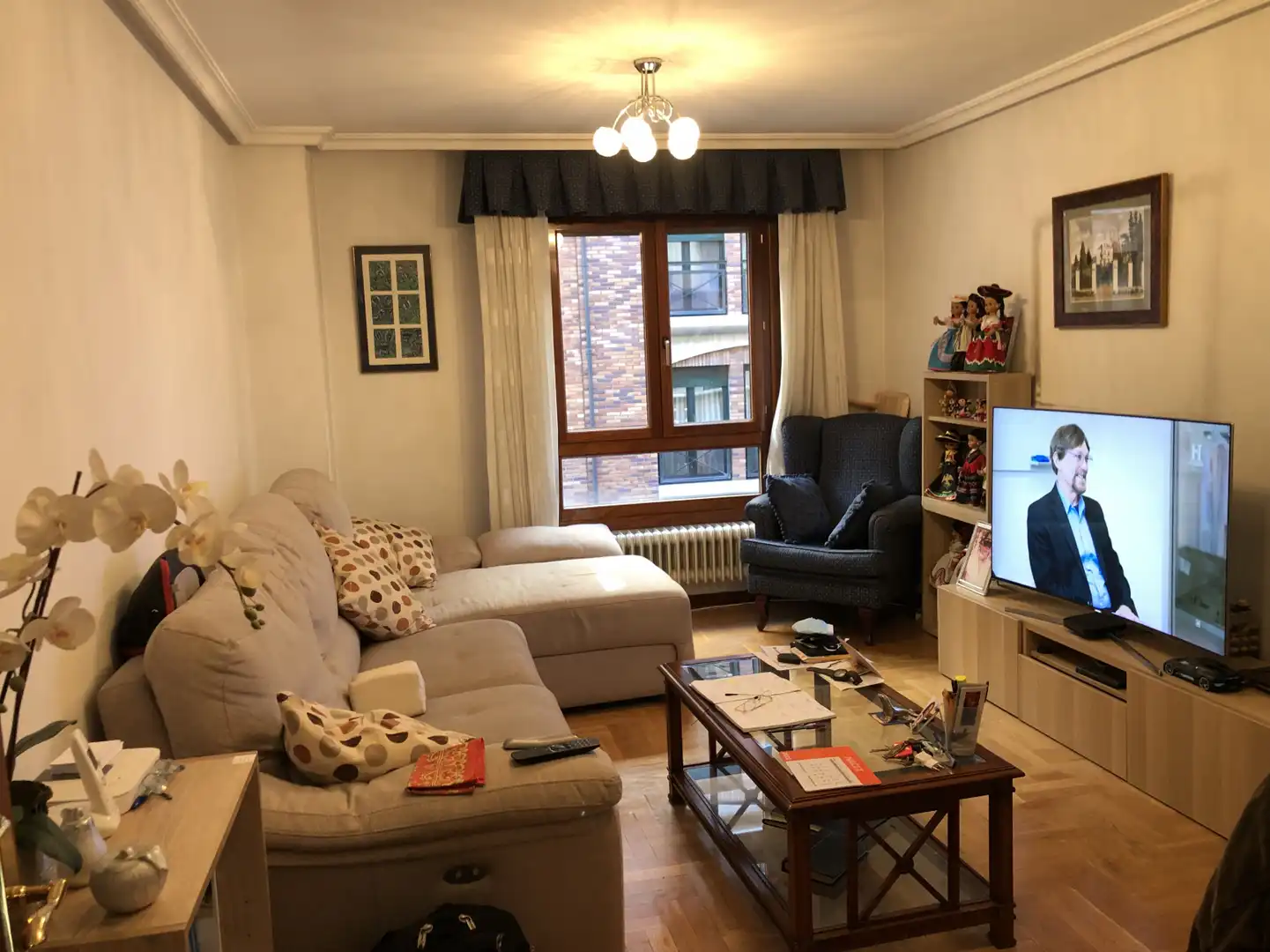 Living room of Flat for rent in Oviedo   with Heating, Parquet flooring and Storage room