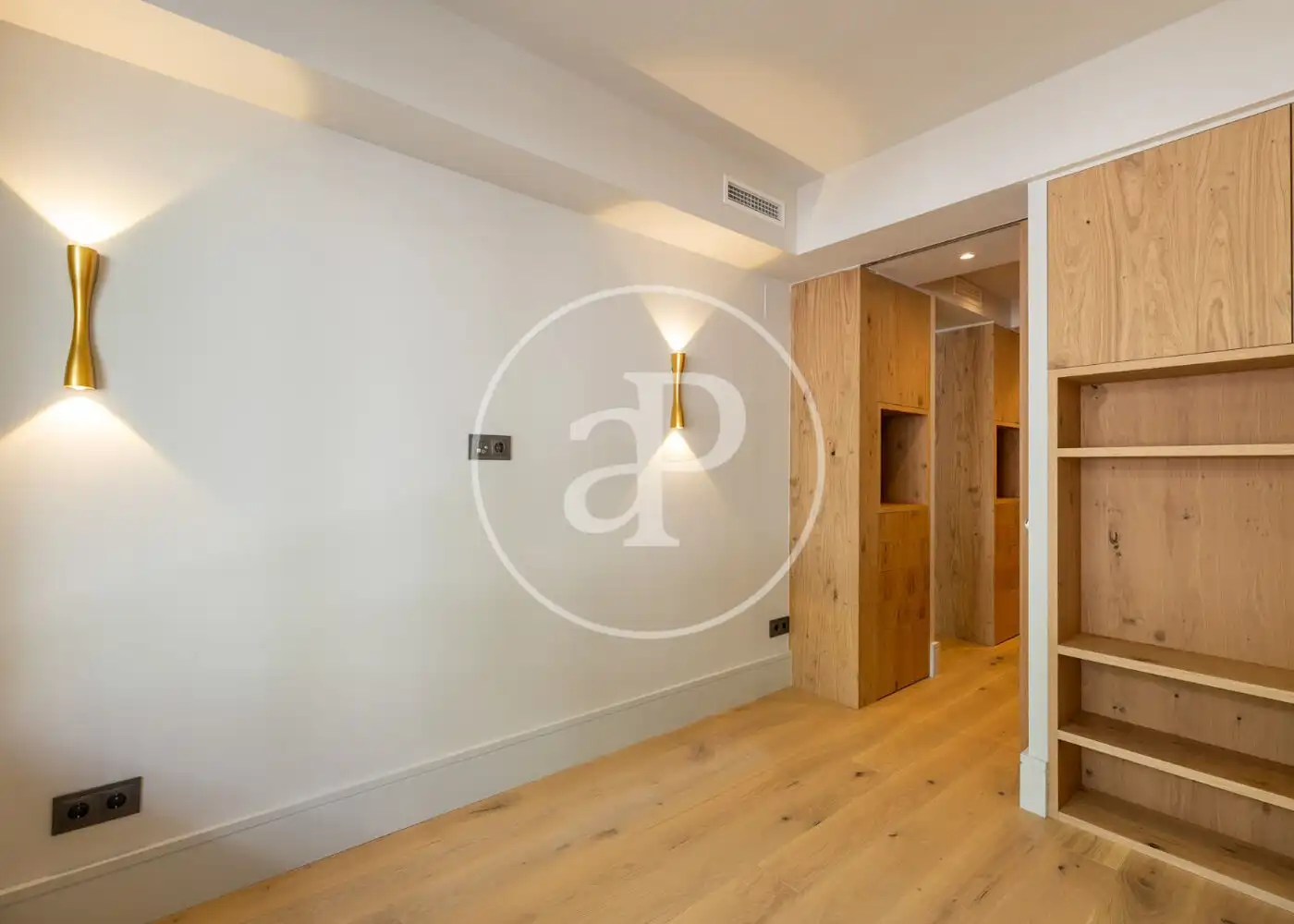 Wohnung zum Verkauf in Barcelona mit Klimaanlage und Heizung
