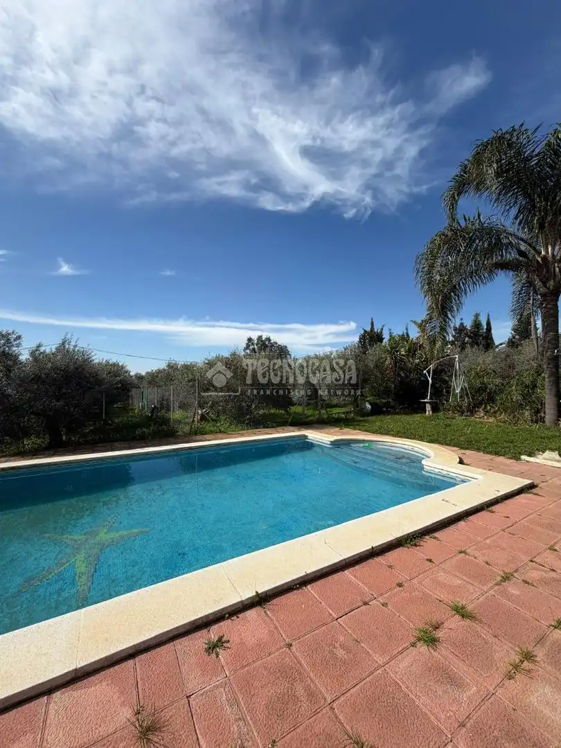Schwimmbecken von Country house zum Verkauf in Utrera mit Klimaanlage und Heizung