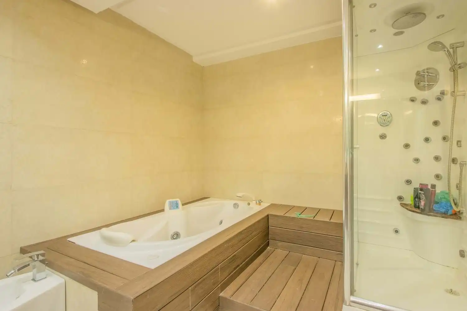Bathroom of Houses for sale in Calvià  with Air Conditioner, Terrace and Balcony