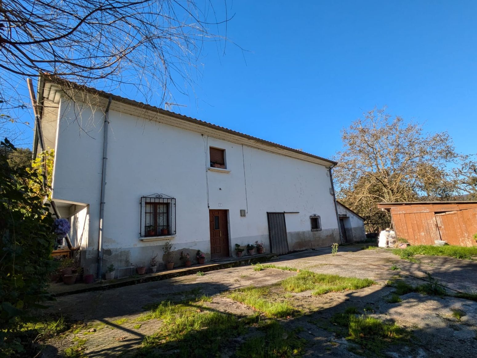Vista exterior de Casa o xalet en venda en Los Corrales de Buelna  amb Jardí privat