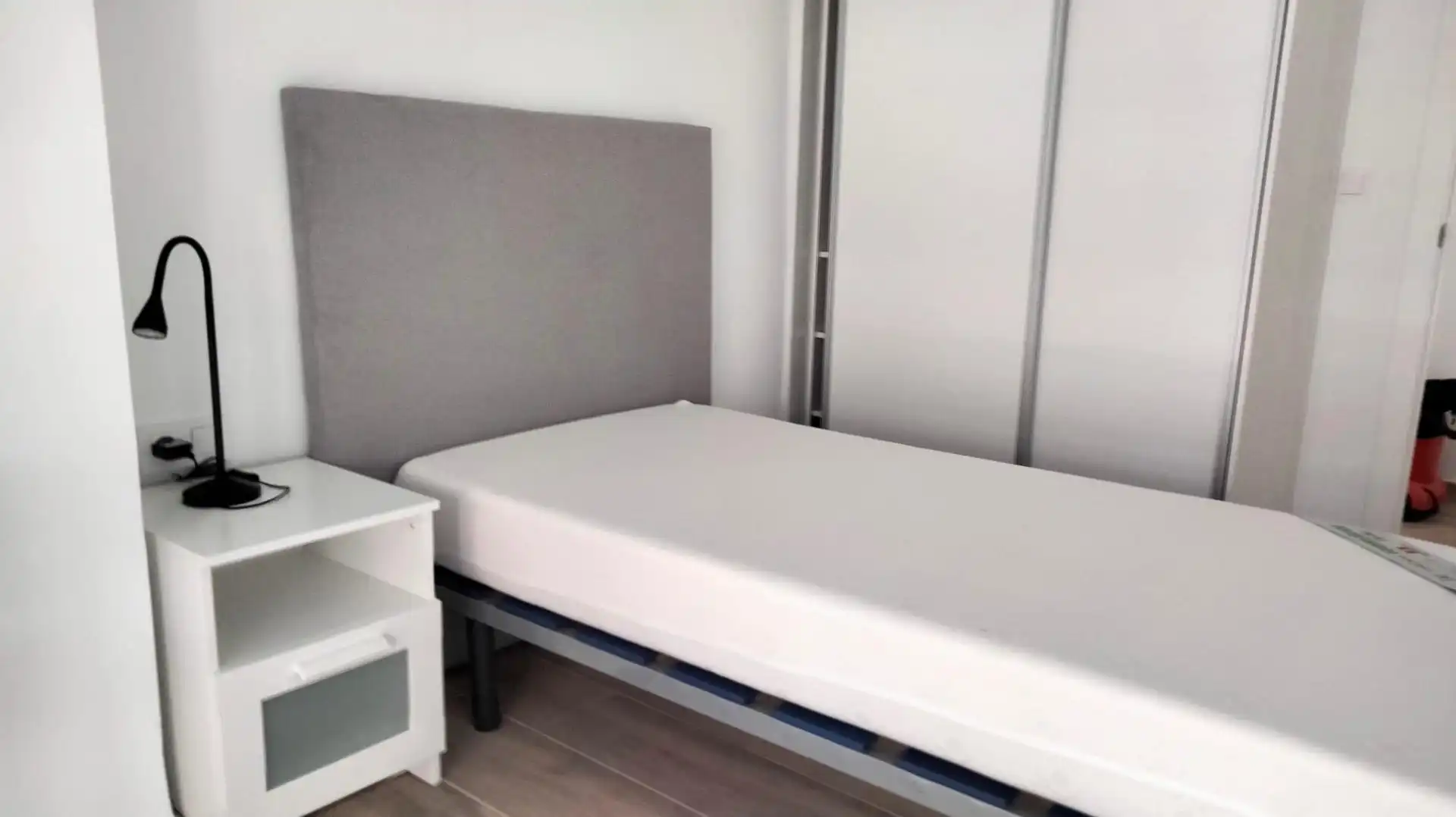 Habitación de Piso de alquiler en Elche / Elx con Amueblado y Balcón