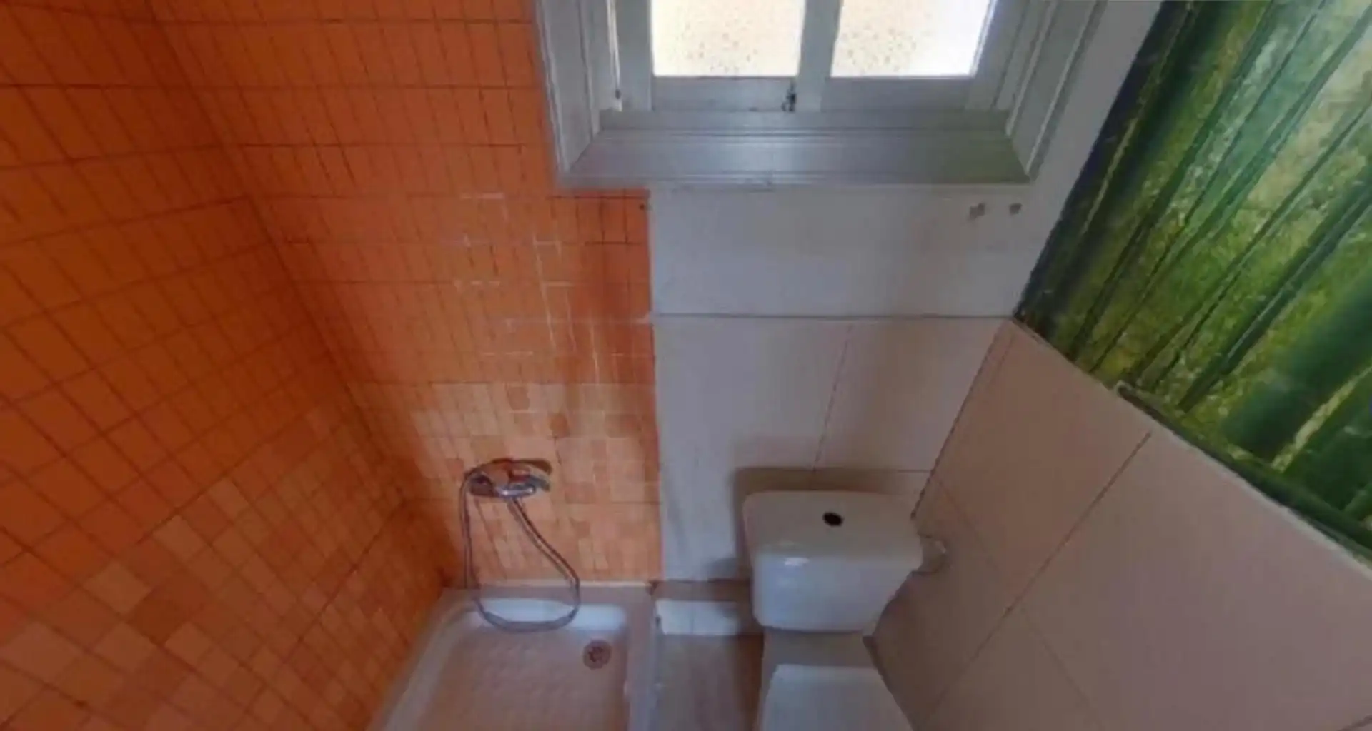 Badezimmer von Wohnungen zum Verkauf in Badalona