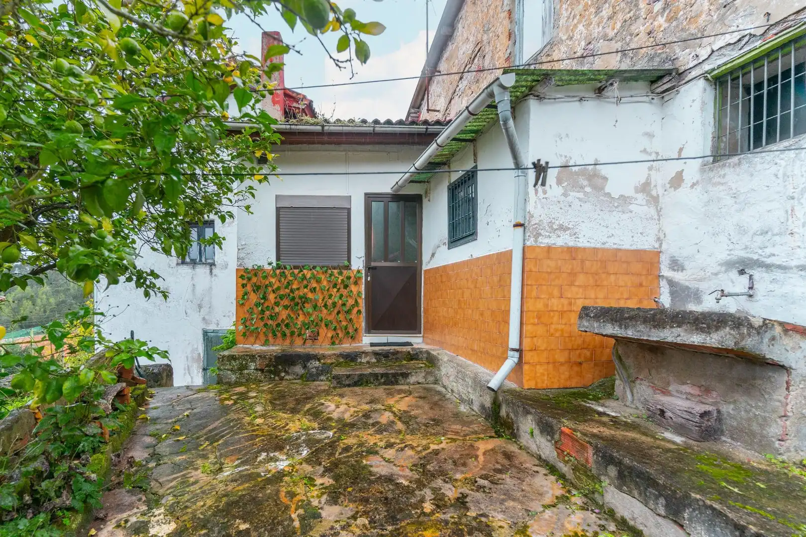 Vista exterior de Casa o xalet en venda en Soto del Barco amb Calefacció, Jardí privat i Terrassa
