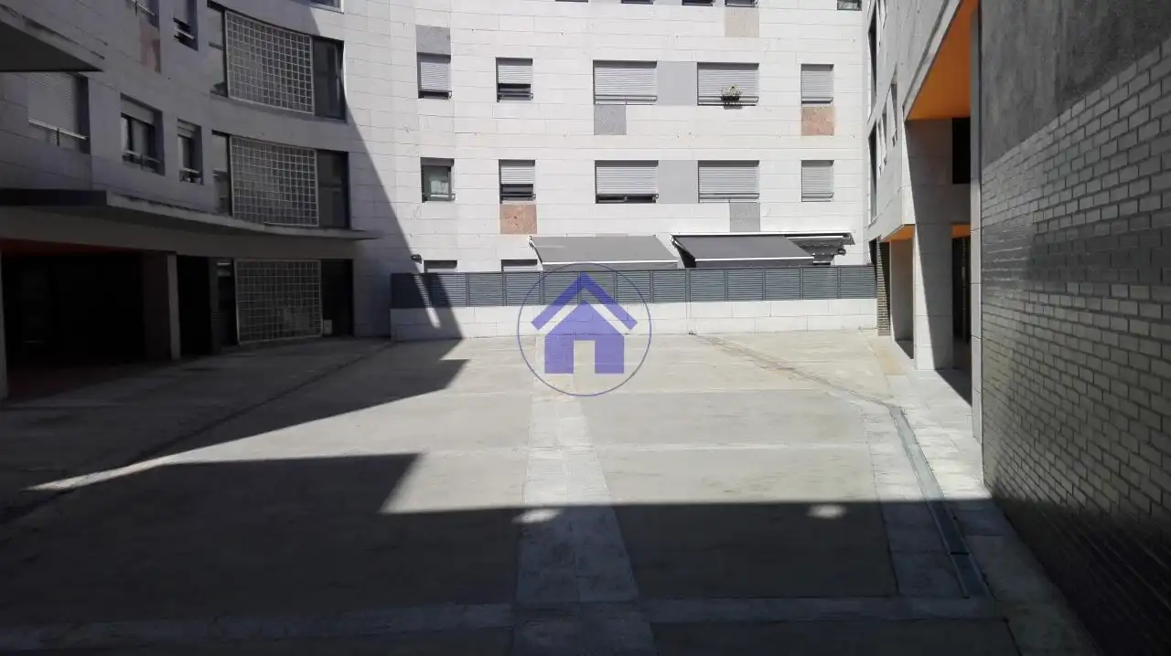 Parking de Piso en venta en Vigo  con Calefacción, Terraza y Piscina