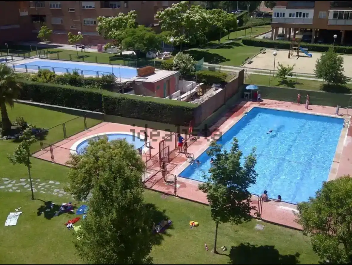 Schwimmbecken von Wohnung zur untervermieten in Parque Coimbra