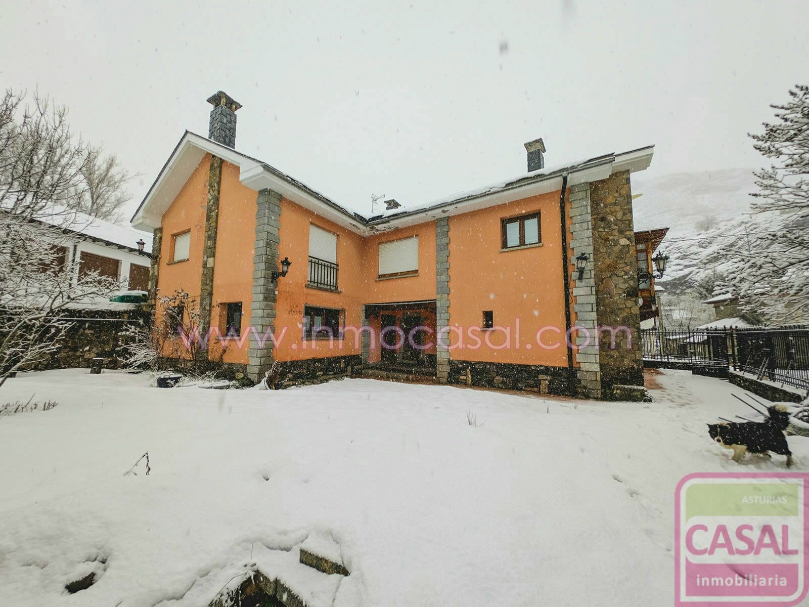 Exterior view of Houses for sale in León Capital   with Heating, Storage room and Furnished