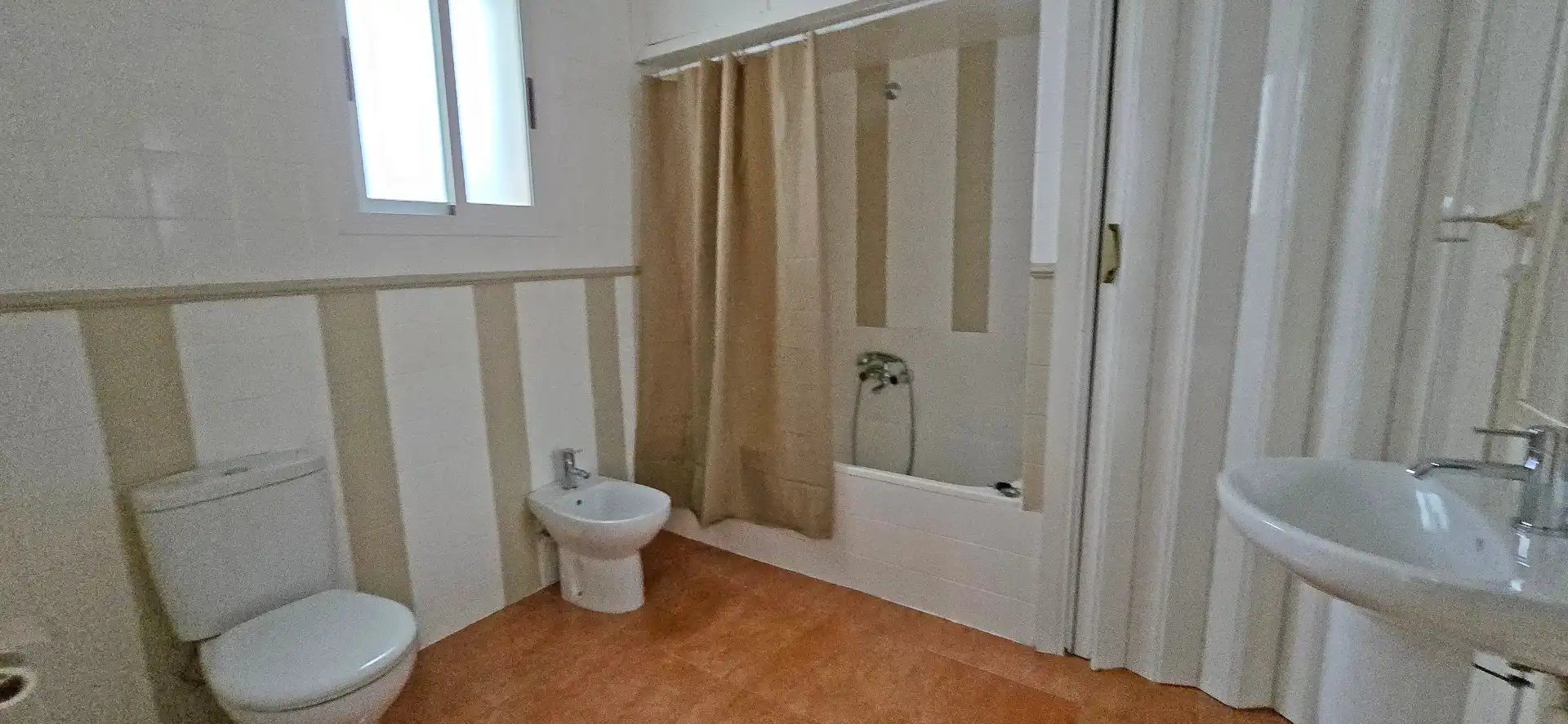 Bathroom of Flat for sale in Miajadas  with Air Conditioner, Heating and Storage room