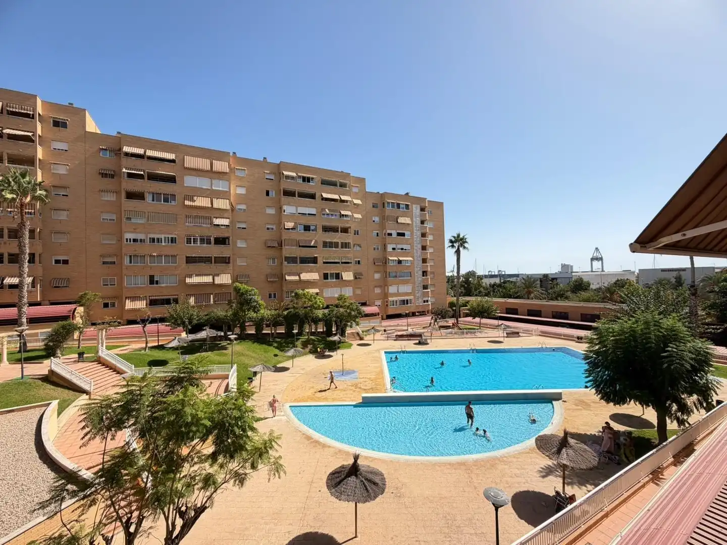 Piscina de Piso de alquiler en Alicante / Alacant con Aire acondicionado, Amueblado y Piscina comunitaria