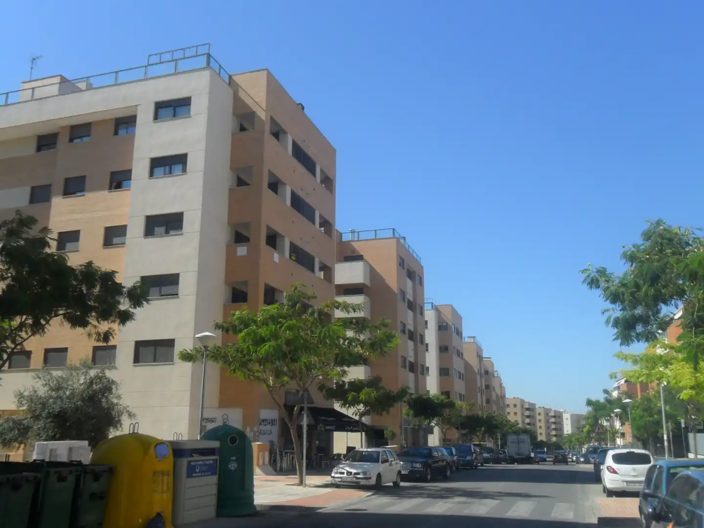Vista exterior de Piso en venta en Mairena del Aljarafe con Aire acondicionado, Trastero y Horno