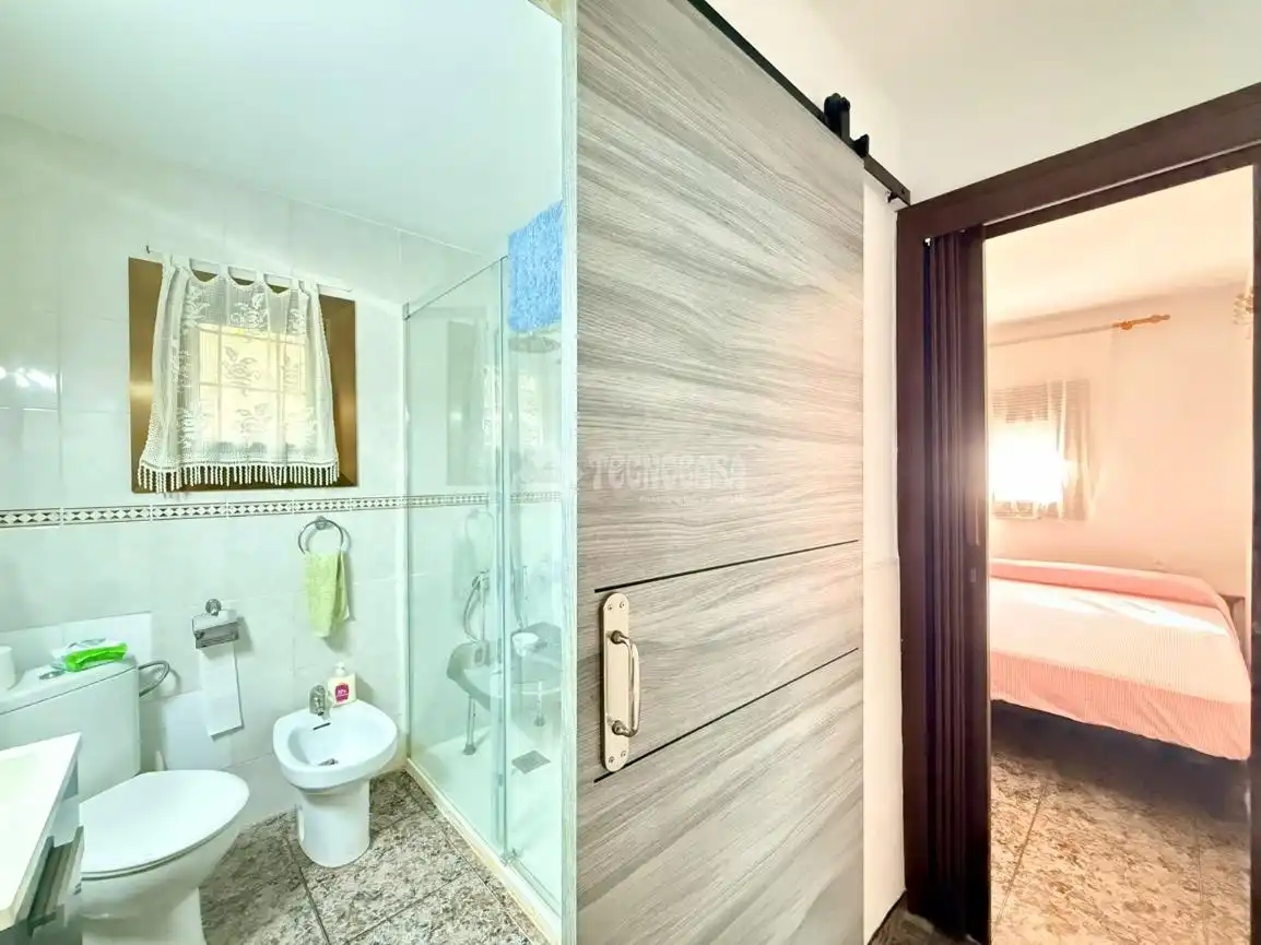 Baño de Casa o chalet en venta en Vilanova i la Geltrú con Aire acondicionado, Terraza y Piscina