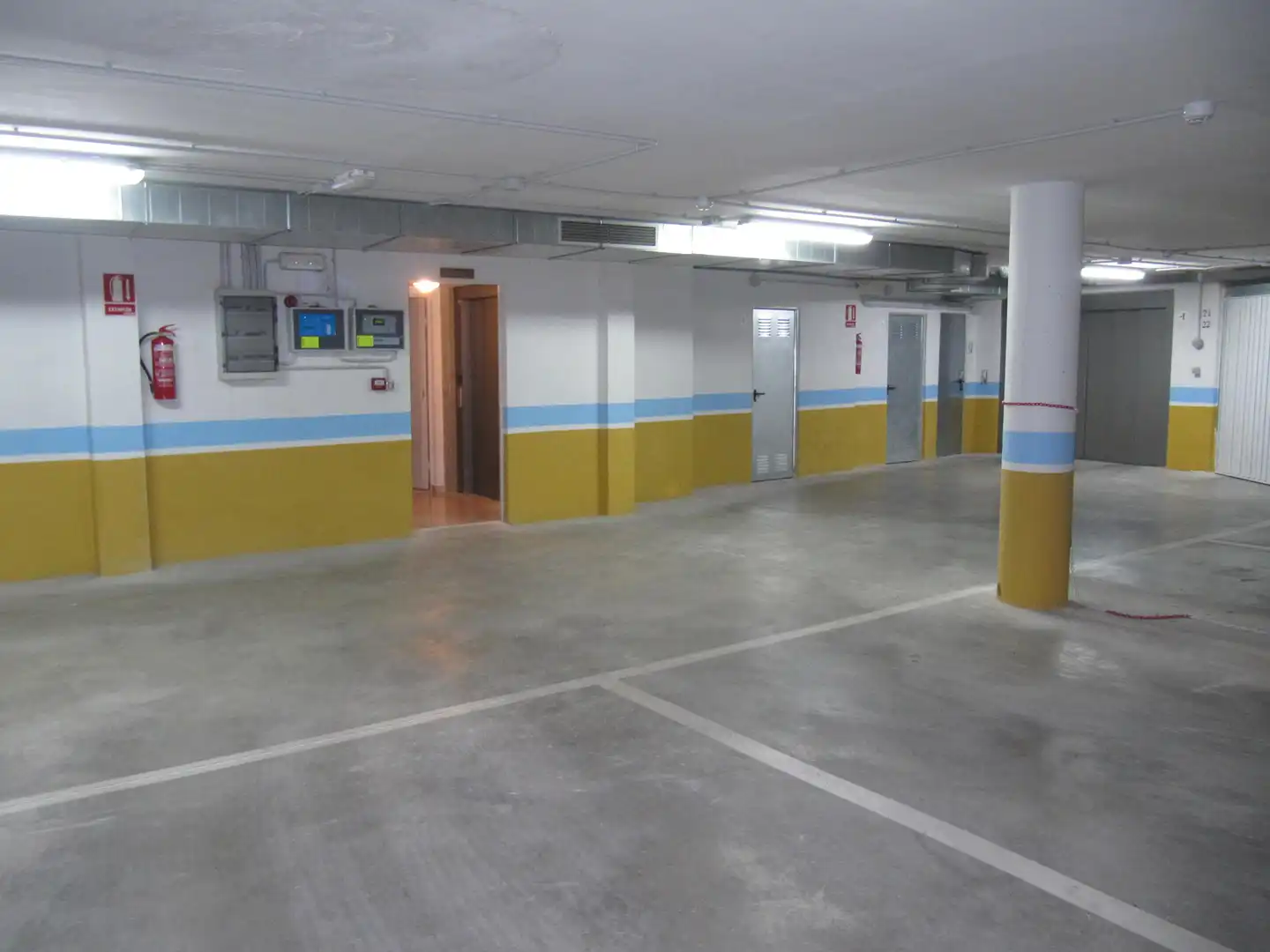Aparcament amb ascensor en venda a C/ Pintor José López Serres, imagen 2