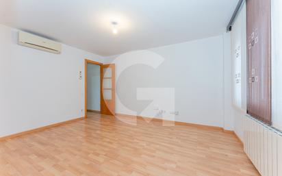 Bedroom of Flat for sale in Cornellà de Llobregat  with Air Conditioner, Heating and Parquet flooring