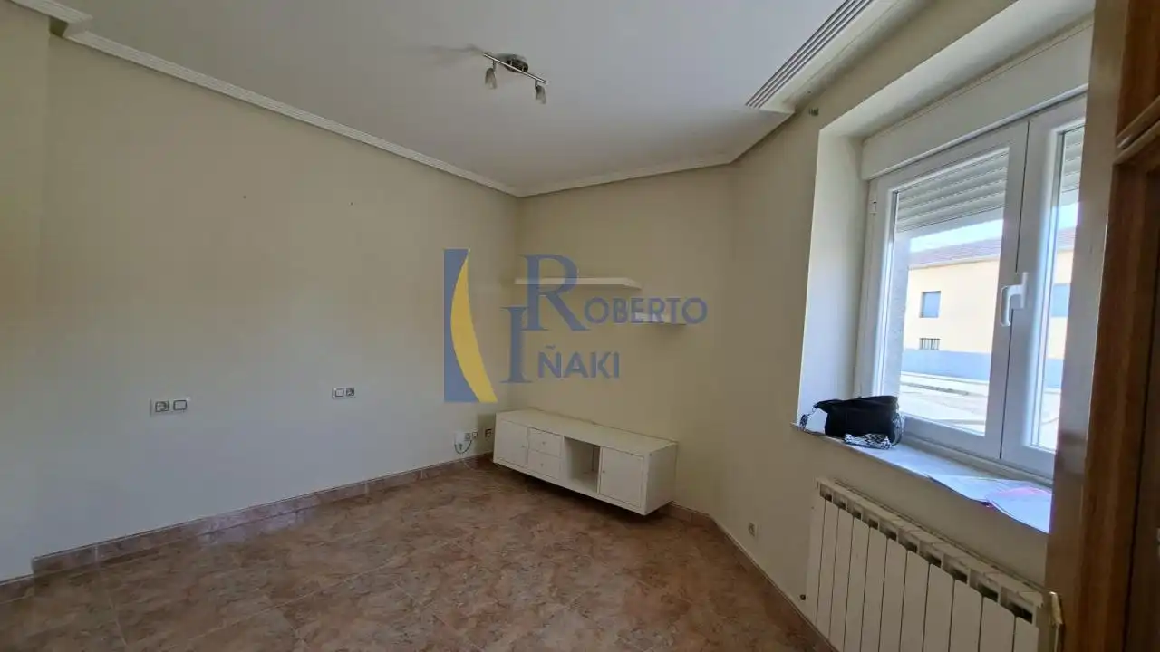 Casa o xalet en venda en Toral de los Guzmanes amb Calefacció i Jardí privat