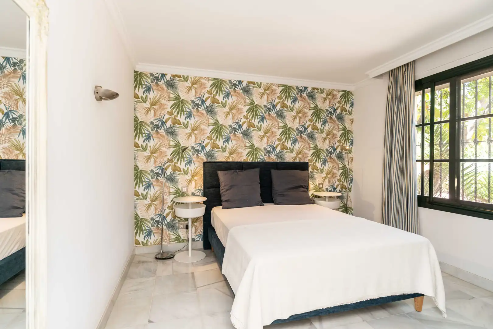 Dormitori de Casa o xalet en venda en Marbella amb Aire condicionat, Jardí privat i Terrassa