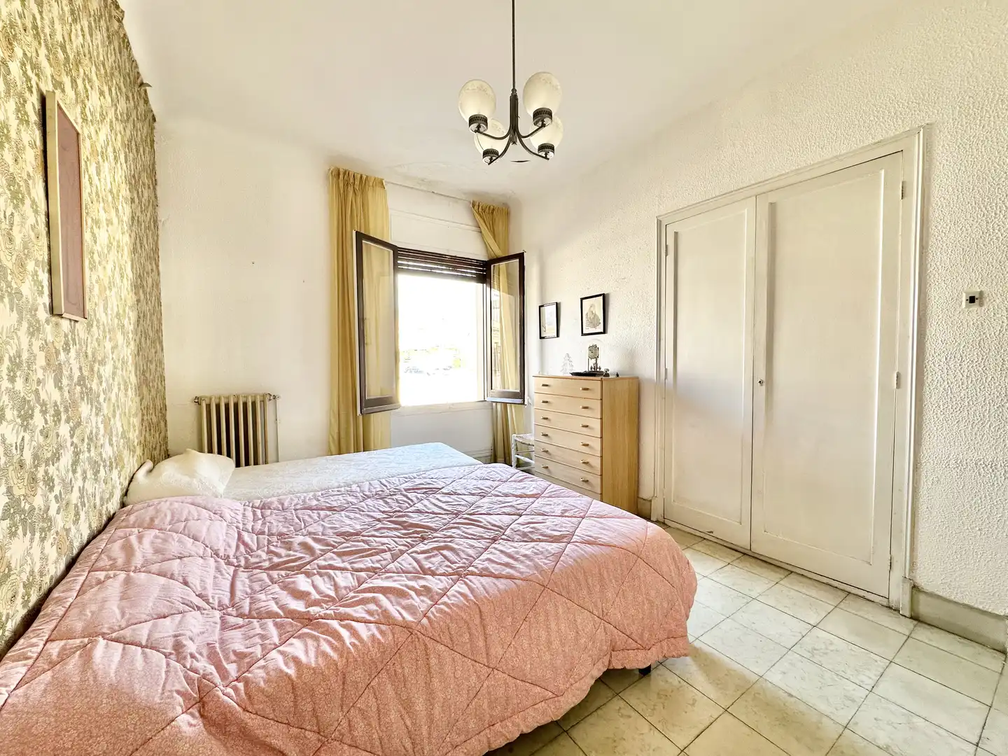 Schlafzimmer von Einfamilien-Reihenhaus zum Verkauf in El Masnou mit Heizung, Privatgarten und Terrasse
