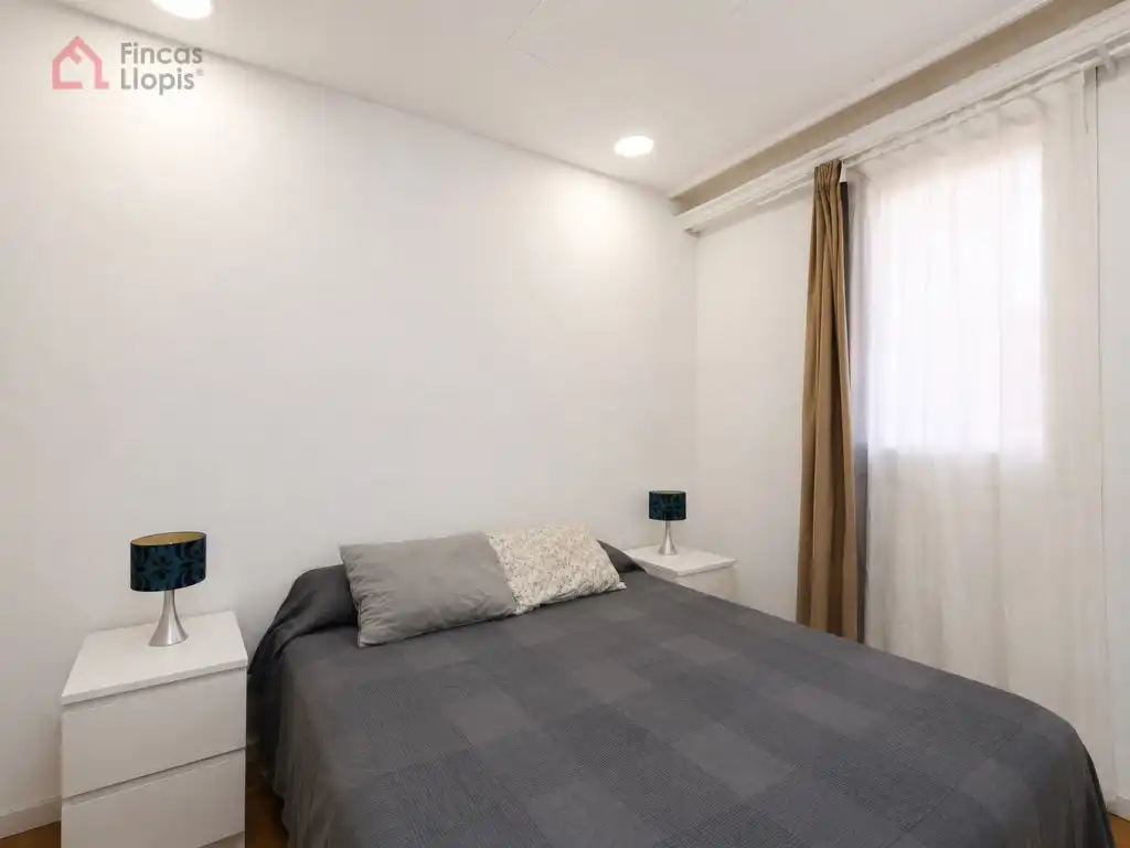 Habitación de Piso en venta en Barcelona con Balcón y Internet