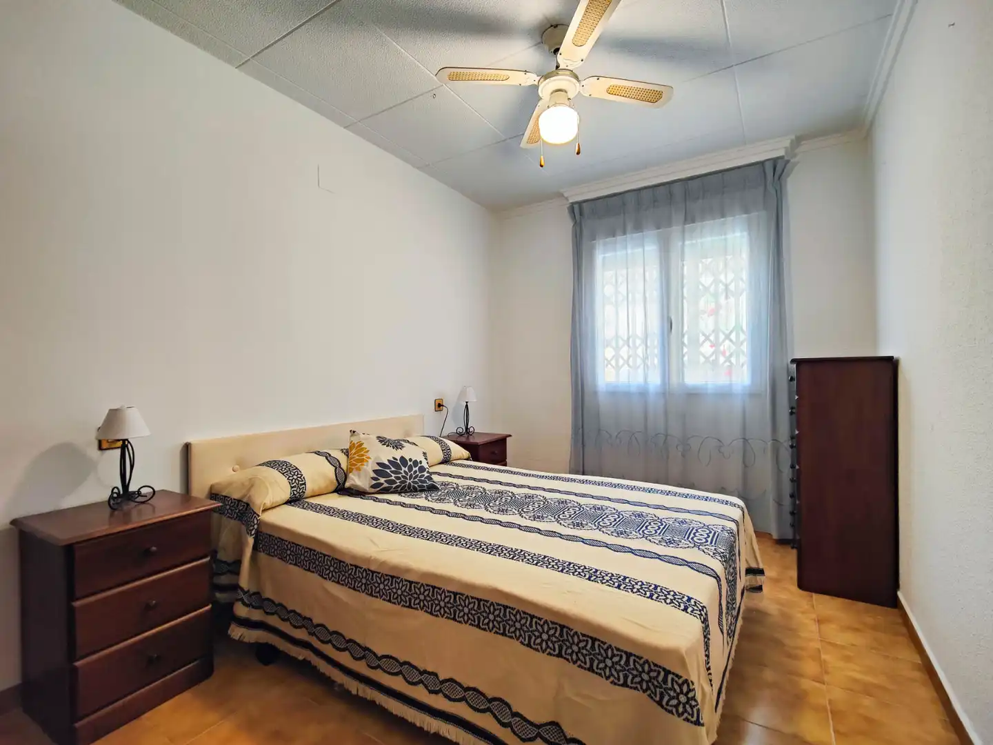 Habitación de Casa adosada de alquiler en Torrevieja con Aire acondicionado, Jardín privado y Terraza