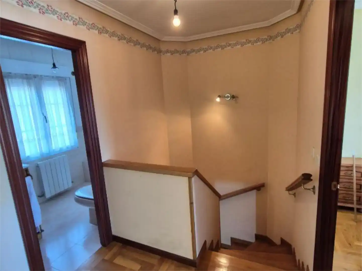 Casa adosada en venta en Oviedo  con Parquet y Balcón