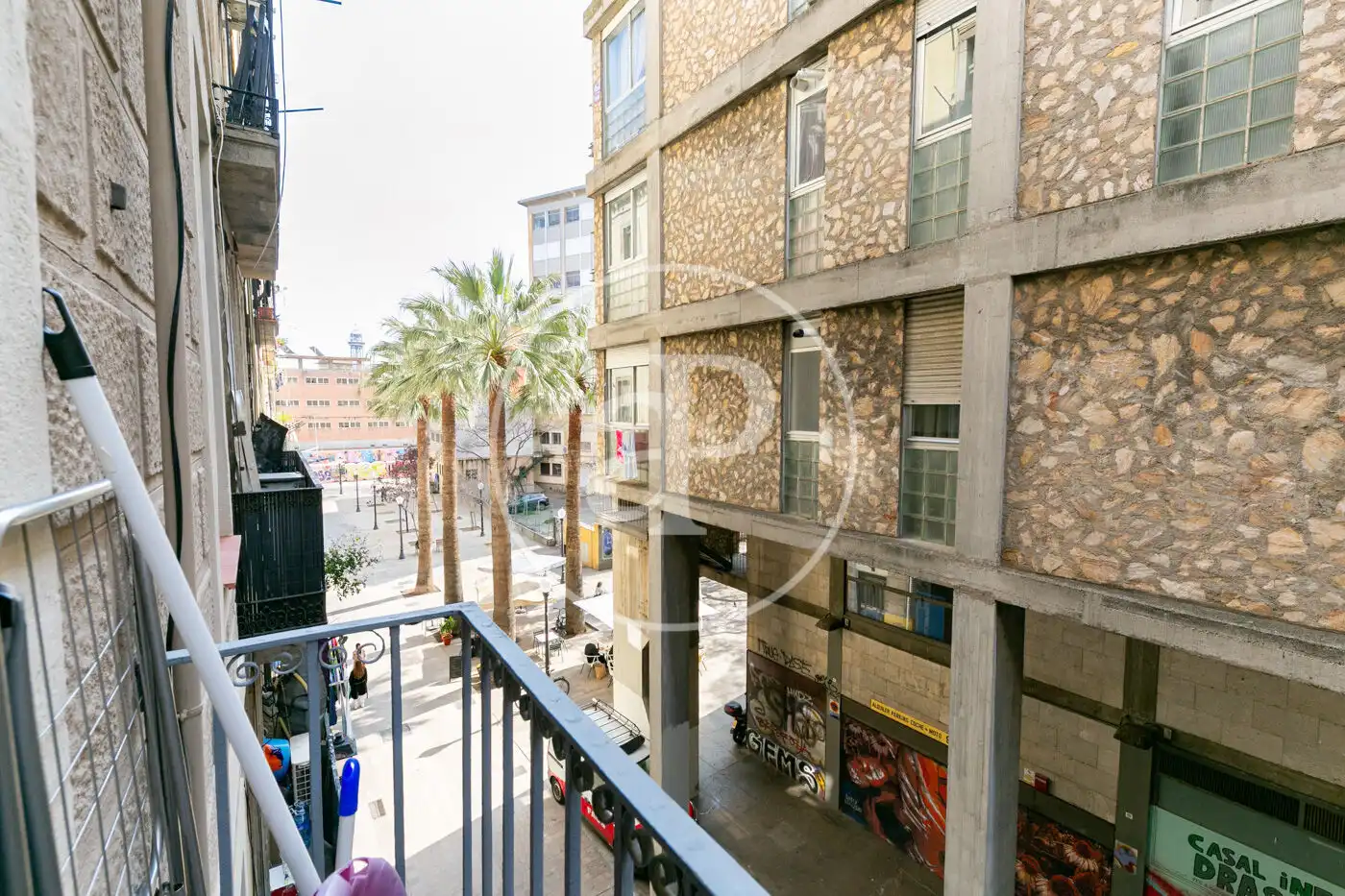 Vista exterior de Piso en venta en Barcelona con Calefacción, Amueblado y Balcón