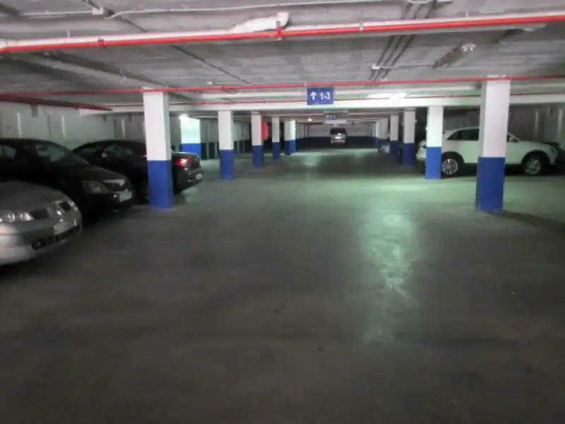 Aparcament de Apartament en venda en Alicante / Alacant amb Aire condicionat, Calefacció i Jardí privat