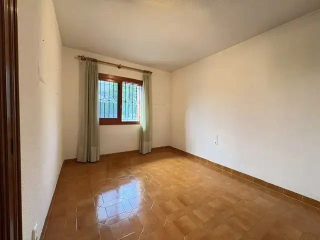 Dormitori de Casa o xalet en venda en Benicasim / Benicàssim amb Jardí privat, Terrassa i Piscina