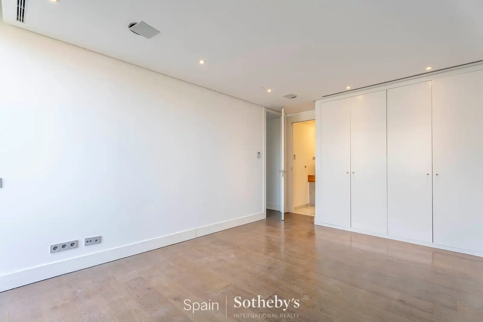 Casa adosada en venta en Madrid con Aire acondicionado, Calefacción y Jardín privado