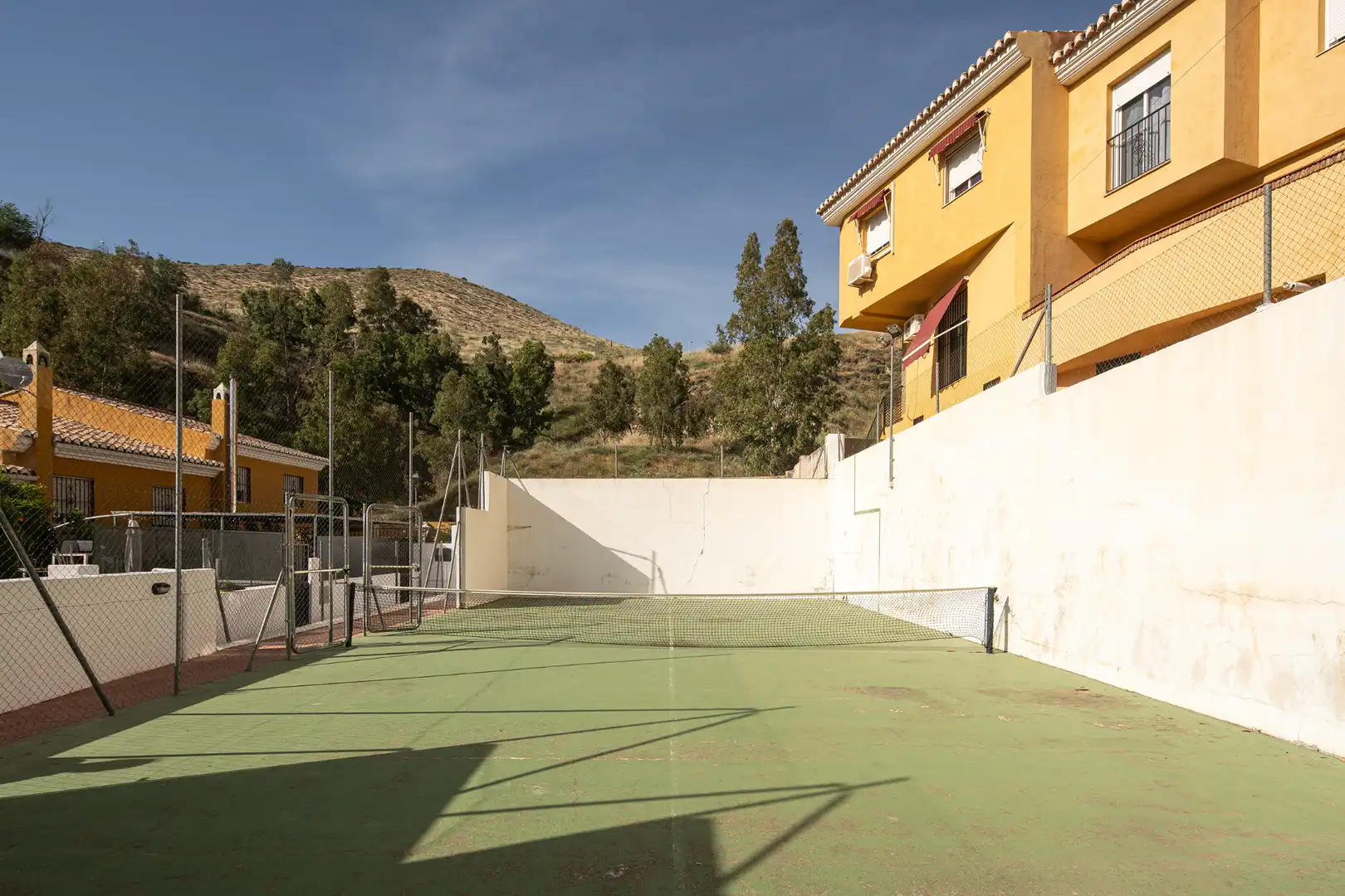 Vista exterior de Casa adosada en venta en Cenes de la Vega con Aire acondicionado, Calefacción y Terraza