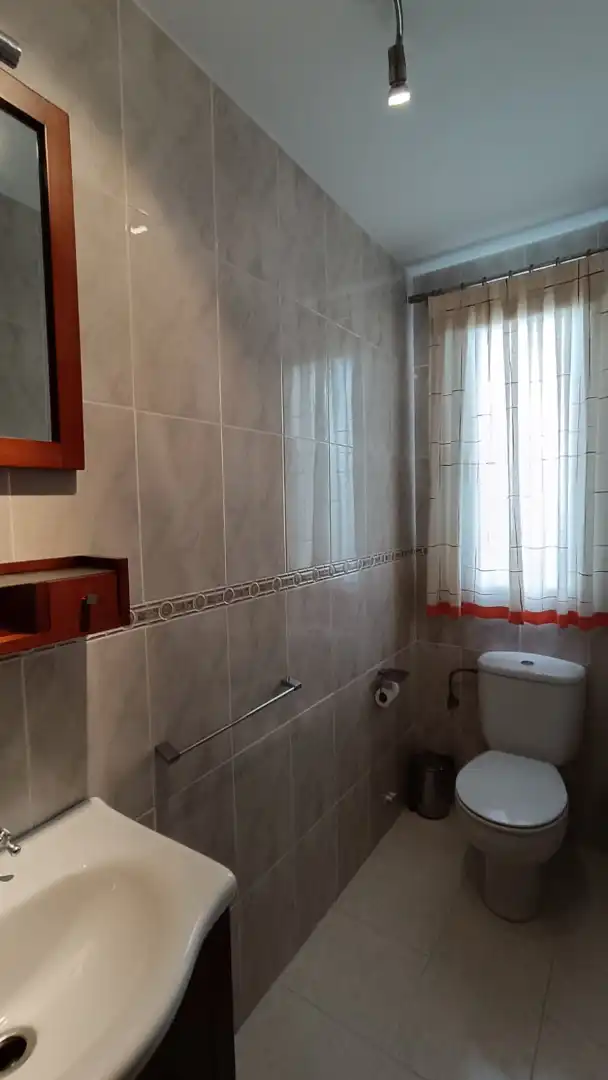 Baño de Casa adosada de alquiler en La Zubia con Amueblado, Horno y Lavadora