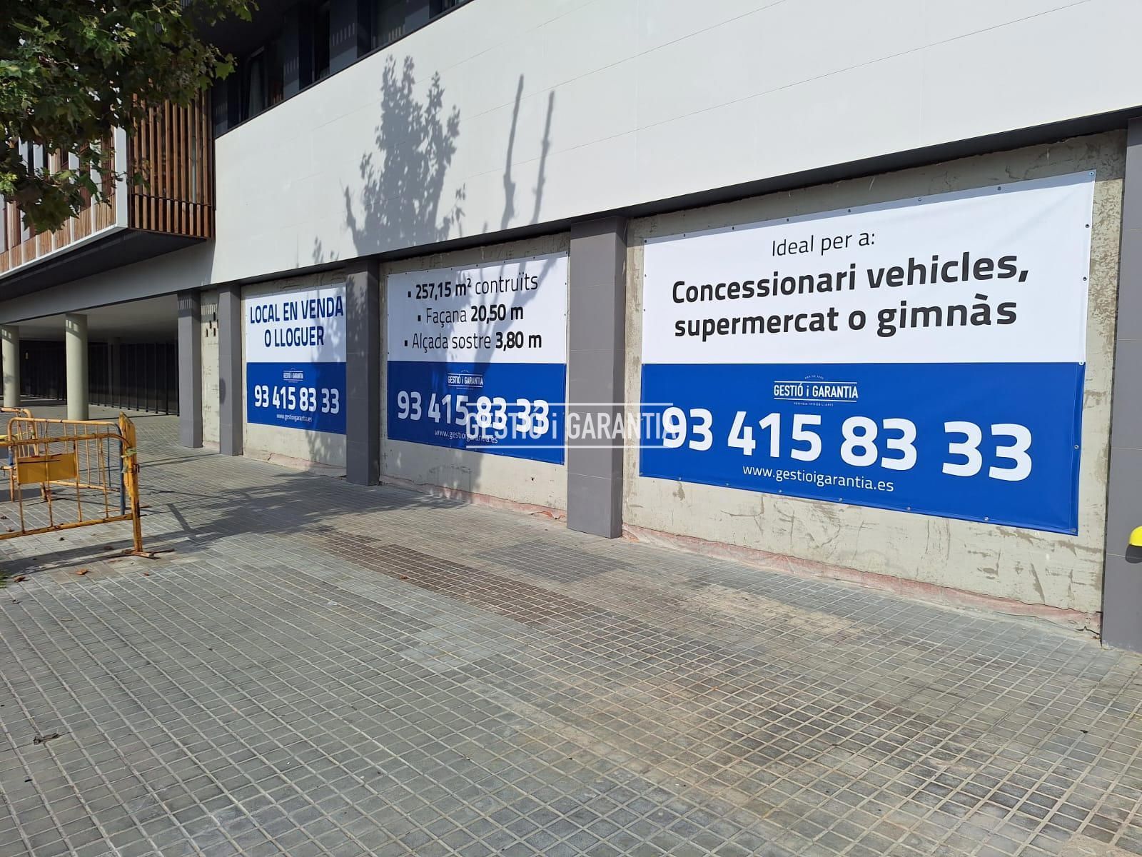 Vista exterior de Local en venta en Badalona