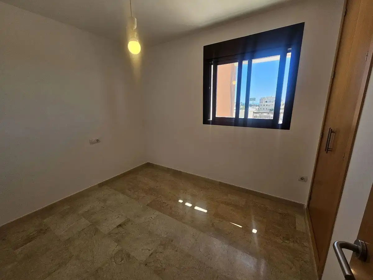 Schlafzimmer von Dachboden zur Miete in Mijas mit Klimaanlage, Heizung und Terrasse