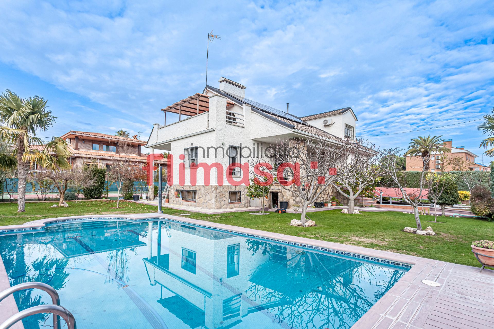 Vista exterior de Casa o xalet en venda en Villaviciosa de Odón amb Aire condicionat, Calefacció i Jardí privat