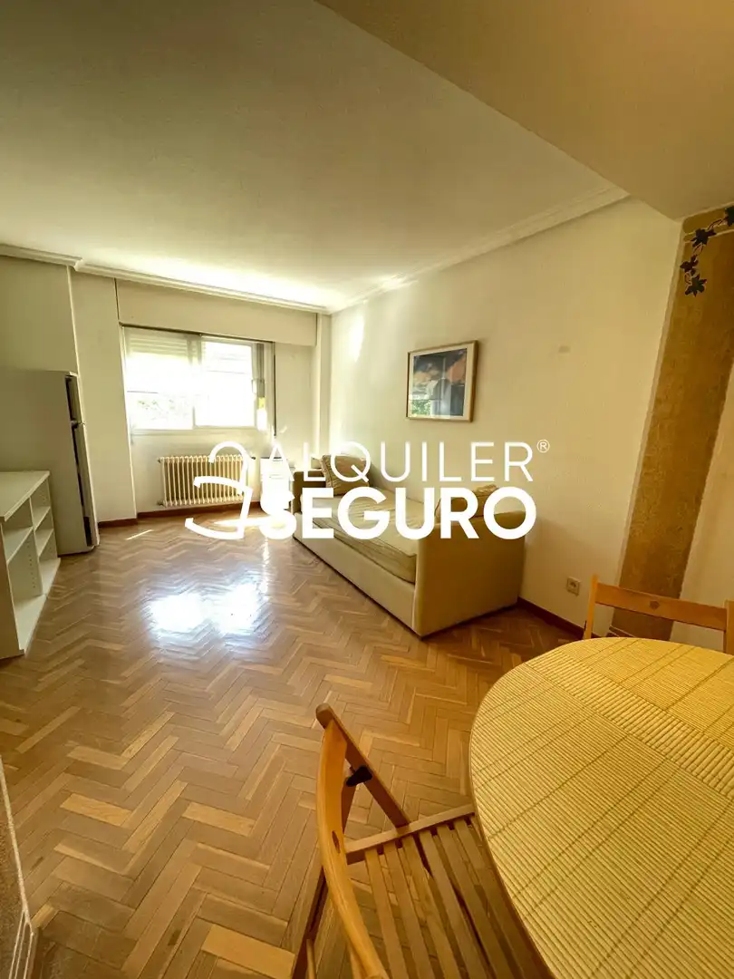 Bedroom of Flat for rent in Madrid  with Heating