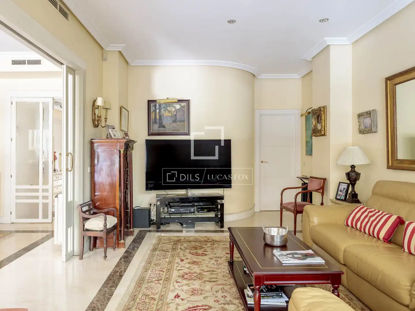 Sala d'estar de Casa o xalet en venda en Madrid amb Aire condicionat, Calefacció i Moblat