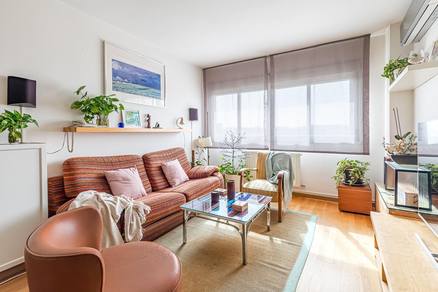 Sala de estar de Piso en venta en  Madrid Capital con Aire acondicionado, Calefacción y Jardín privado