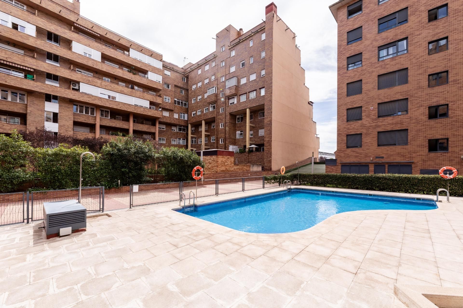 Swimming pool of Apartment for sale in  Madrid Capital  with Air Conditioner, Heating and Private garden