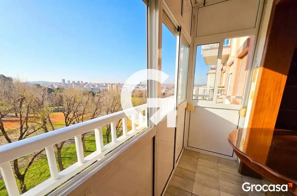 Terrassa de Pis en venda en Cornellà de Llobregat amb Aire condicionat, Calefacció i Forn