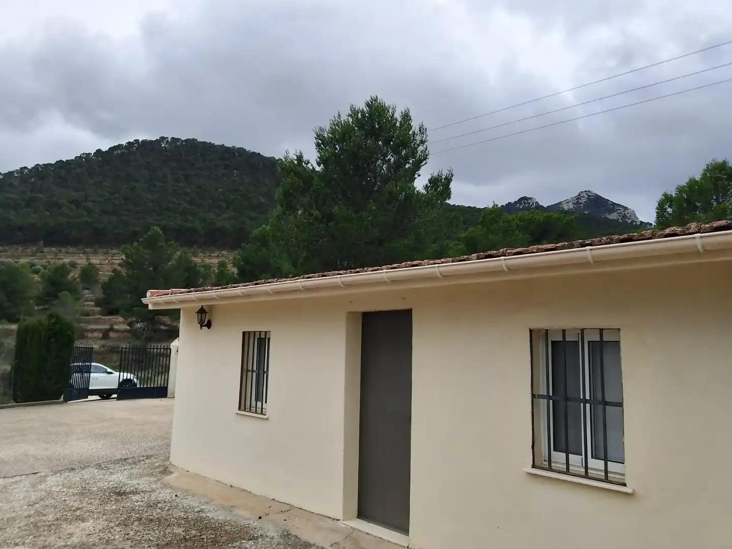 Vista exterior de Casa o xalet en venda en Tibi amb Jardí privat, Terrassa i Moblat