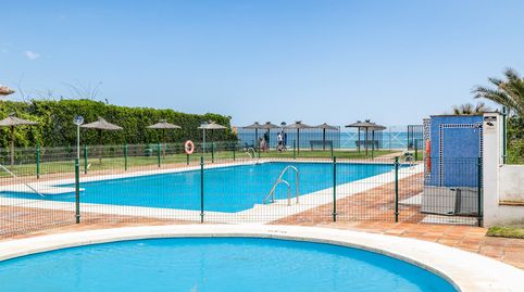 Foto 3 de Ático en venta en Guadalobón, Estepona