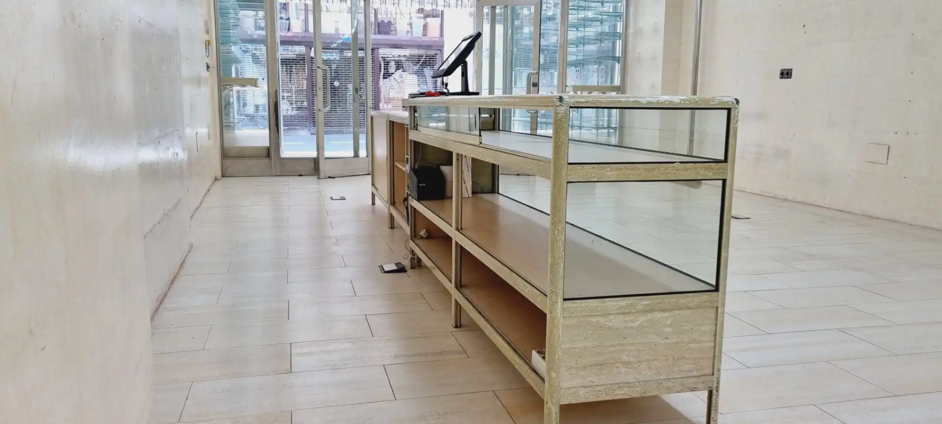 Local comercial en alquiler en Calle Barrio y Mier, imagen 2