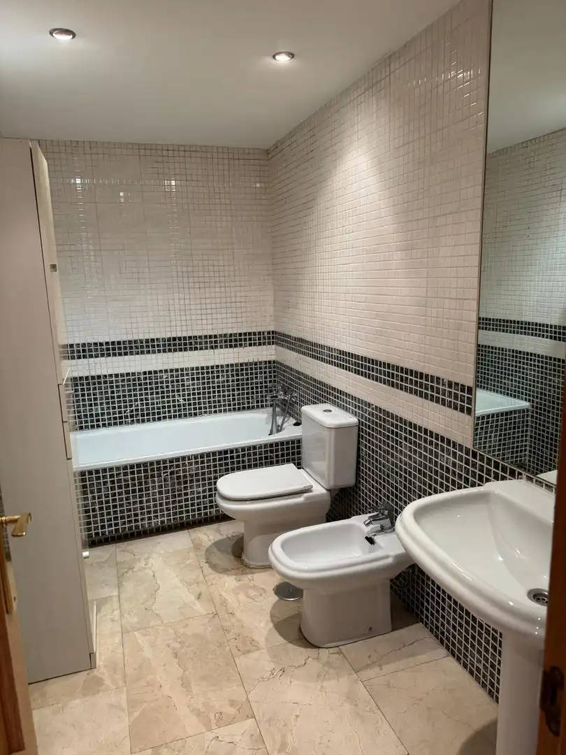 Baño de Casa adosada en venta en Arroyo de la Encomienda con Calefacción, Terraza y Trastero