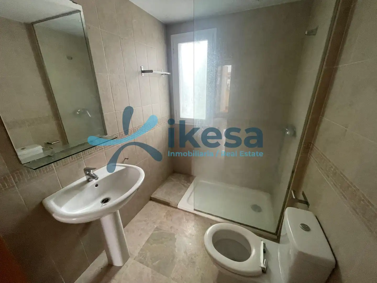 Baño de Casa adosada en venta en Castilleja de la Cuesta con Aire acondicionado