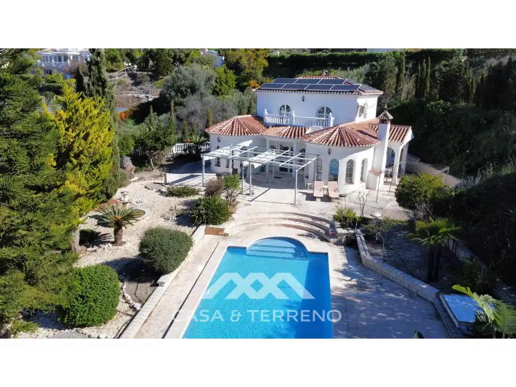 Vista exterior de Casa o chalet en venta en Algarrobo con Aire acondicionado, Jardín privado y Terraza