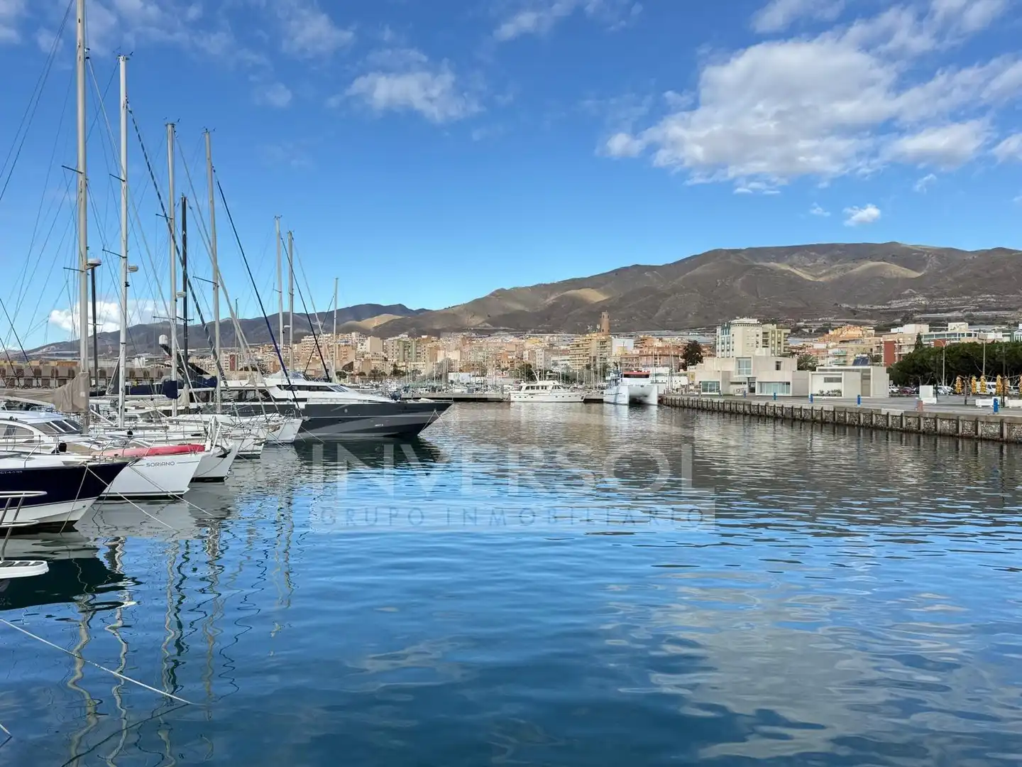 Vista exterior de Casa o xalet en venda en Adra amb Aire condicionat, Calefacció i Jardí privat